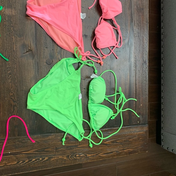 Bathing suits - Picture 6 of 7